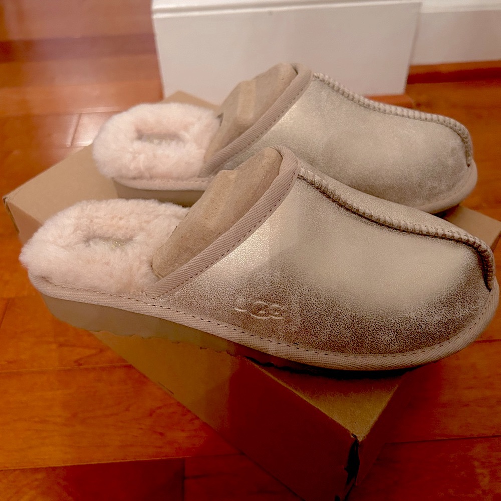 NIB UGG KEEGAN COZY SOFT SLIPPERS IN METALLIC KID SIZE 2M